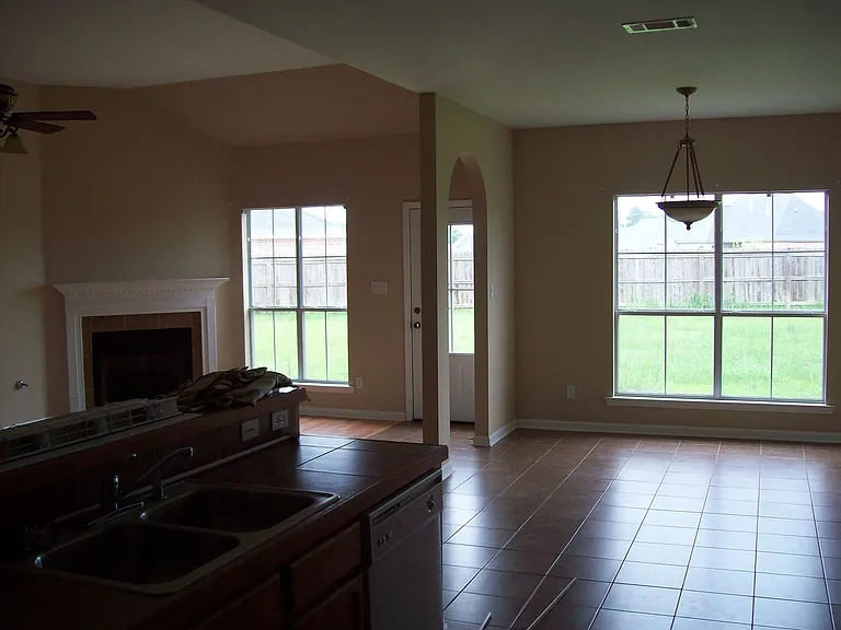 26043 Wimbledon Ave — Photo 4