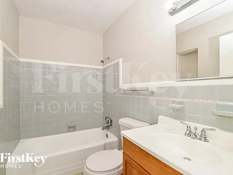 561 Monroe Ave — Photo 10