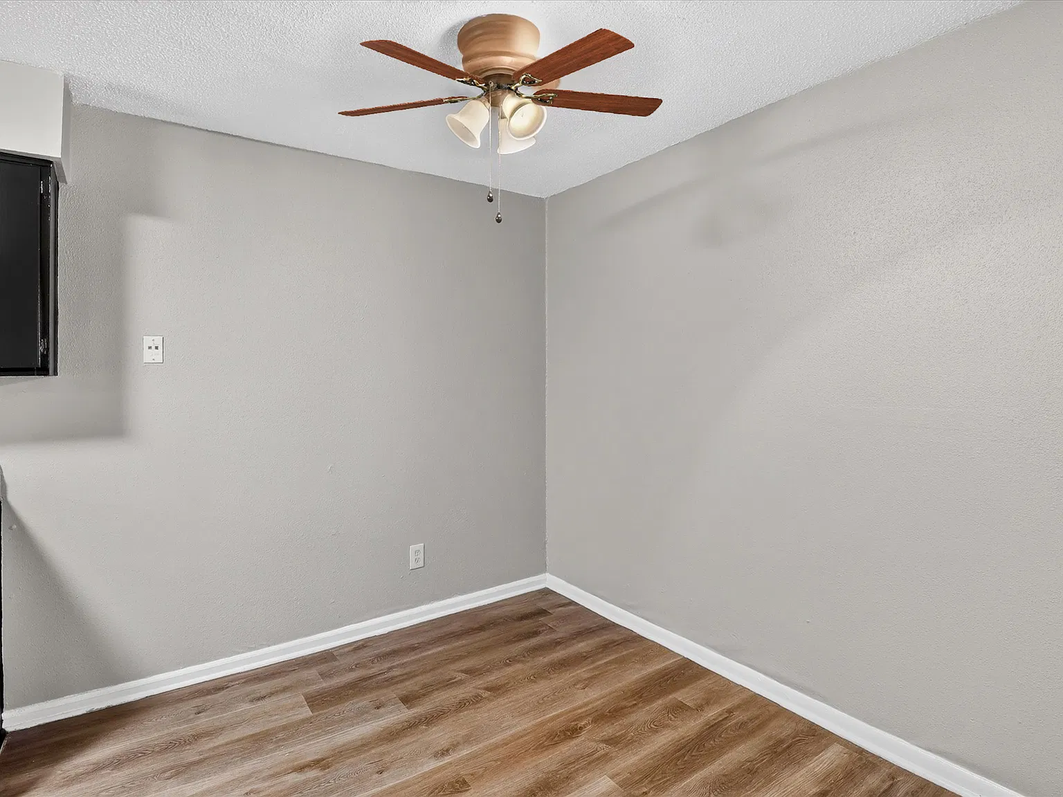 71st Street Apartment — Photo 4