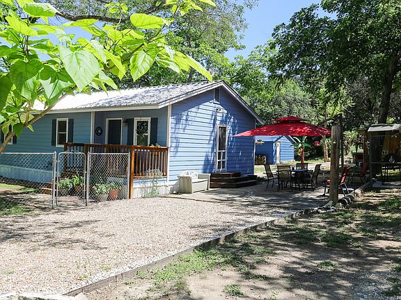 3rd image of 124 COVE DR