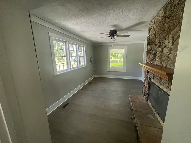 679 N Market St — Photo 6