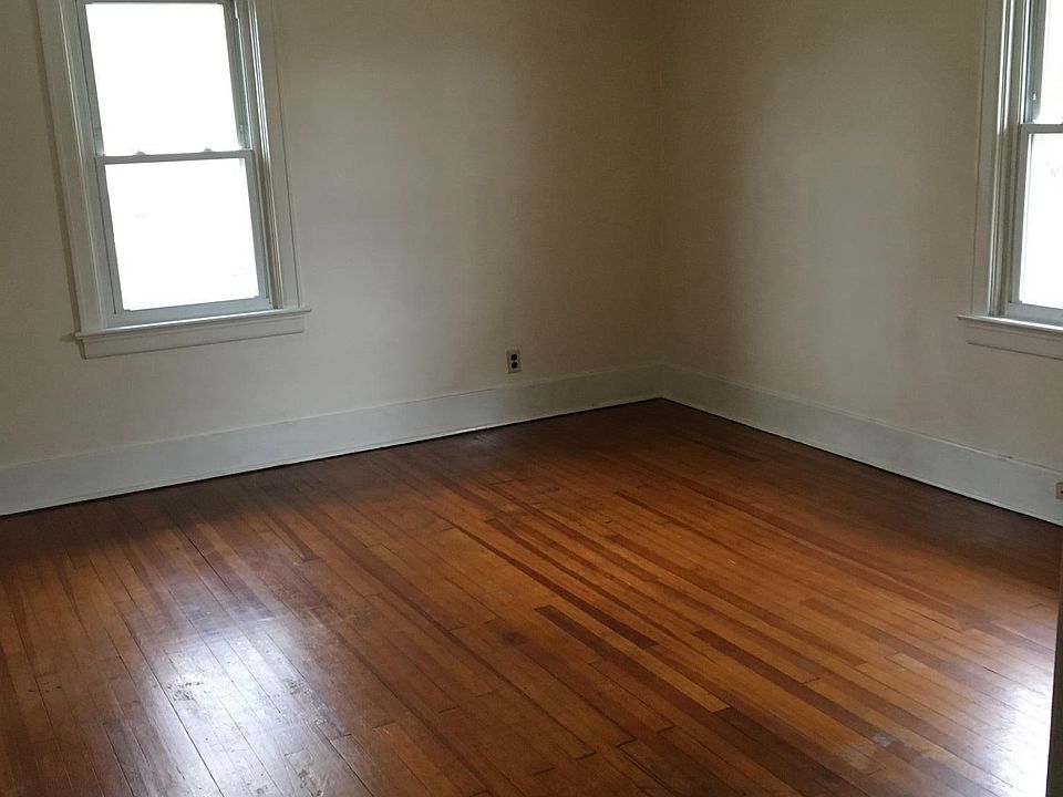 2nd image of 242 W Parkwood Ave