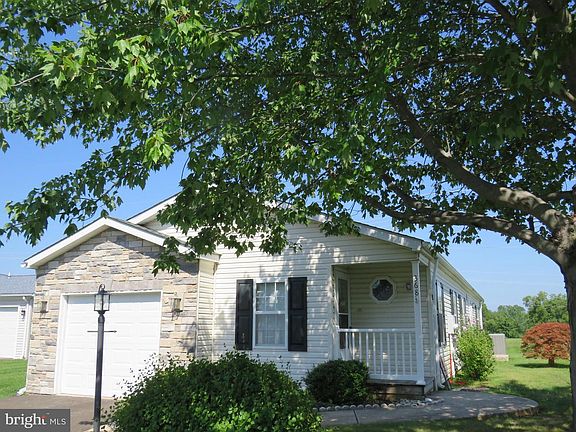 3rd image of 368 Countryside Cir