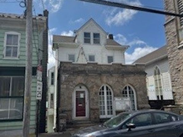 140 E Market St APT 3