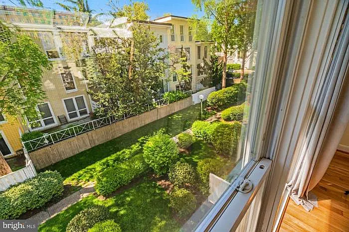 251 G St SW #A — Photo 22