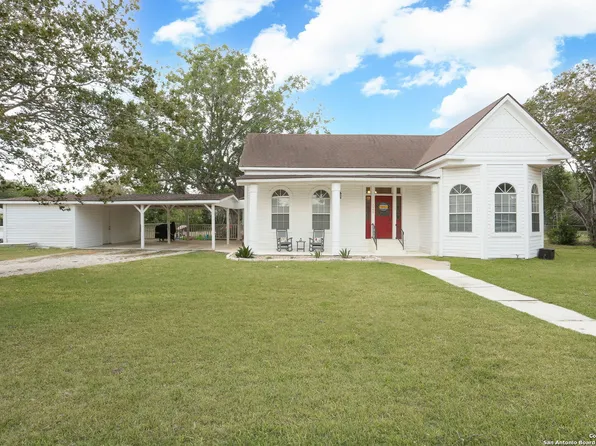 1503 S 2nd Street, Floresville, TX 78114