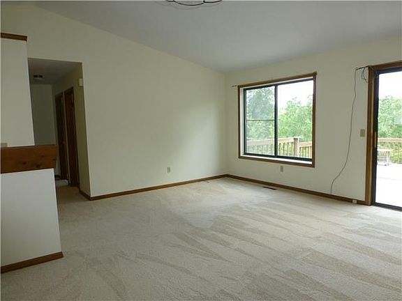 3rd image of 3731 Stoneleigh Dr