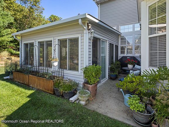 5th image of 7 Forest Lake Ct