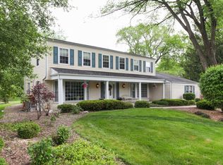 1768 Hackberry Ln, Lake Forest, IL 60045