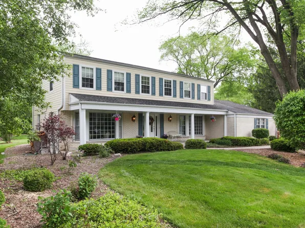 1768 Hackberry Ln, Lake Forest, IL 60045