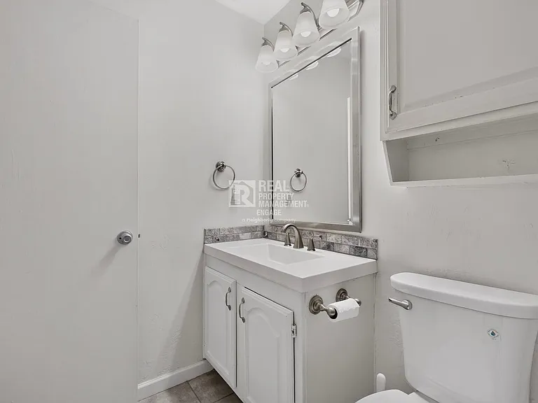 4548 Newcombe Dr — Photo 31