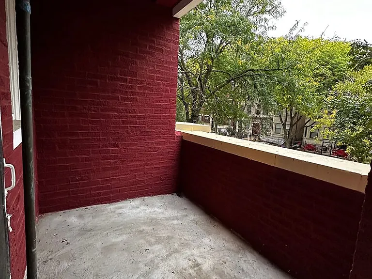Buena Plaza — Photo 19