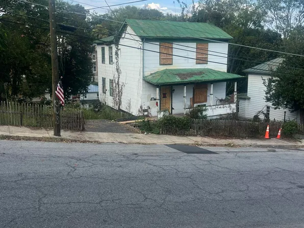 1105 W Johnson St, Staunton, VA 24401