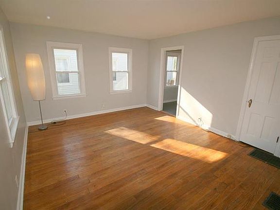 2nd image of 4948 Rosslyn Ave