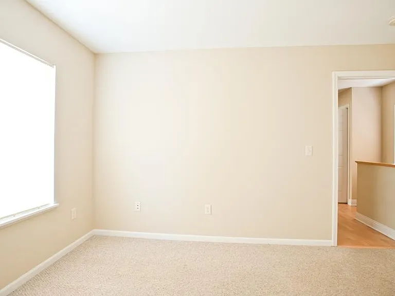 3255 N Oakland Ave #UPPER — Photo 22
