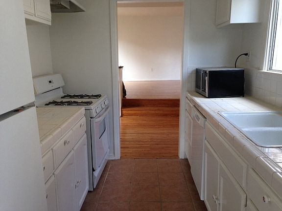 2nd image of 1643 S Beverly Glen Blvd