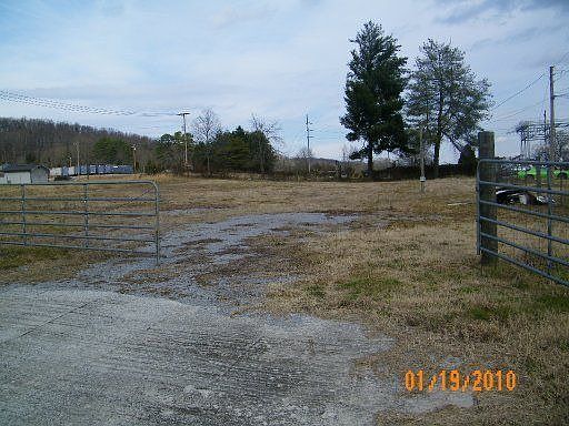 2nd image of 2215 Clinton Hwy