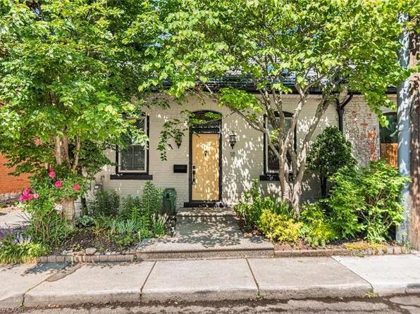 18 Pearl St S, Hamilton, ON L8P 3W5