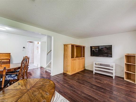 4th image of 285 Sandowne Dr #15