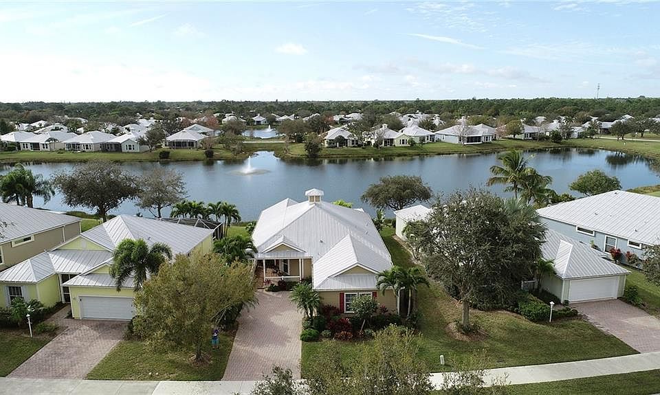 1st image of 575 NE Canoe Park Cir