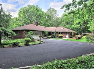 52 Johanna Ln, Watchung, NJ 07069