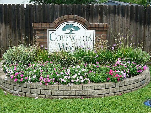 COVINGTON WOODS--An address of distinction!