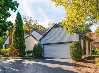 96 Warrington Dr, Lake Bluff, IL