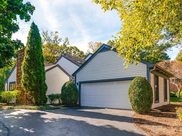 96 Warrington Dr, Lake Bluff, IL 60044