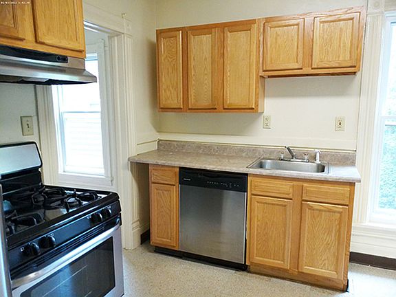 2nd image of 418 Cherry St #418.2