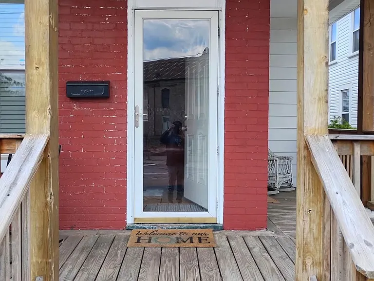 9 Shaw Ave — Photo 1