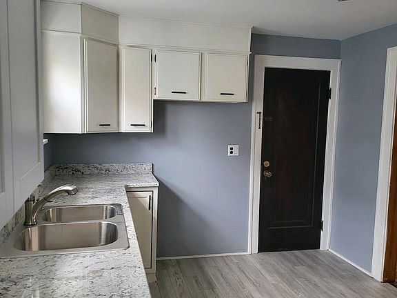 3rd image of 187 Nassau Ave Floor 2