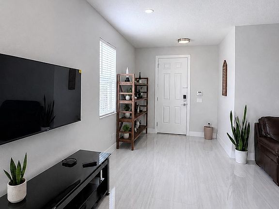 5th image of 792 SW NICHOLS Terrace