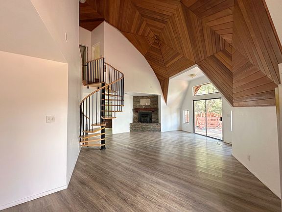 3rd image of 1521 Zermatt Dr