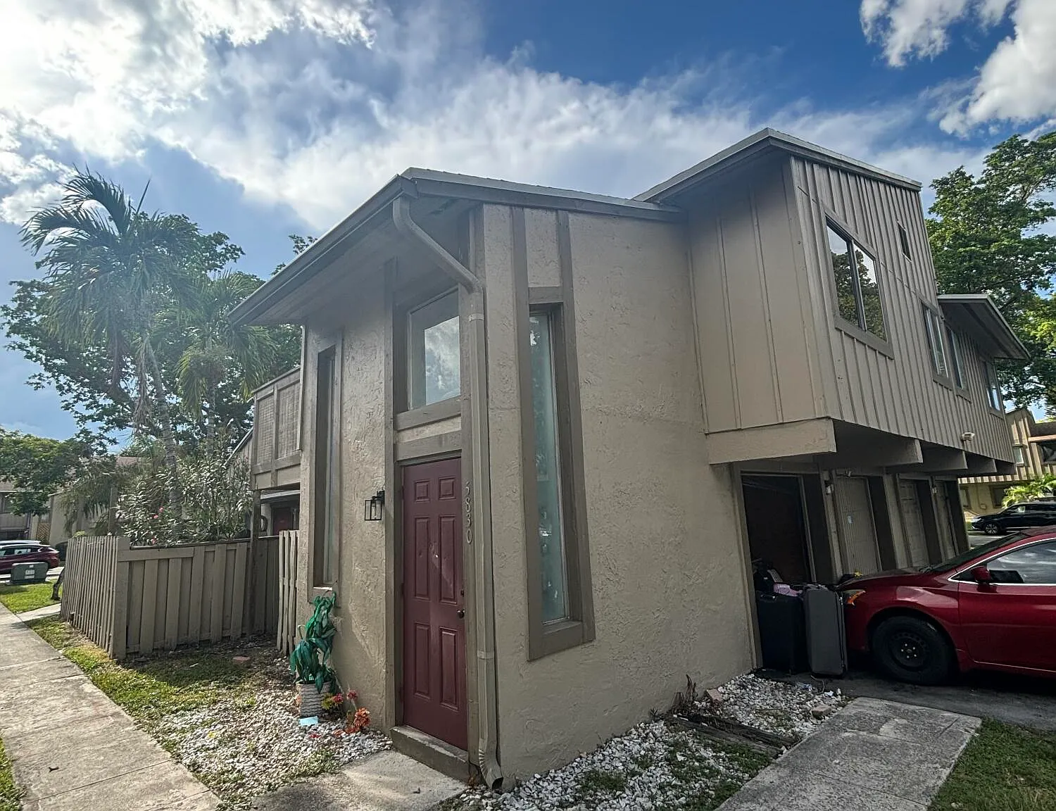 3 bed, 2.0 bath, 1080 sqft, $2,400 — Photo 2