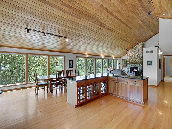 2nd image of 502 Shoreline Dr