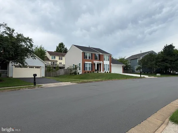 1453 Powells Tavern Pl, Herndon, VA 20170