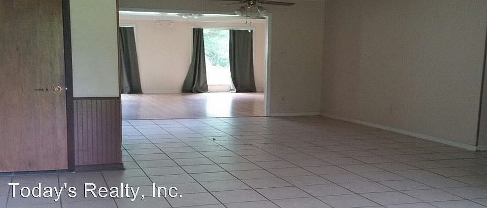 2nd image of 2804 Winona Dr