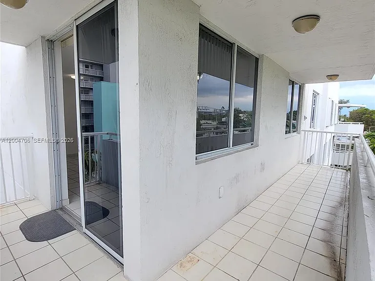7601 Dickens Ave #402 — Photo 18