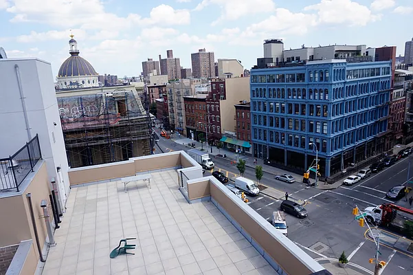 Rented by EXR | media 35