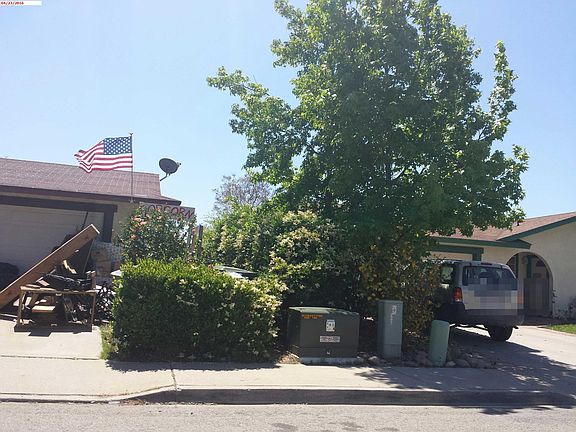 3rd image of 1239 Siggson Ave
