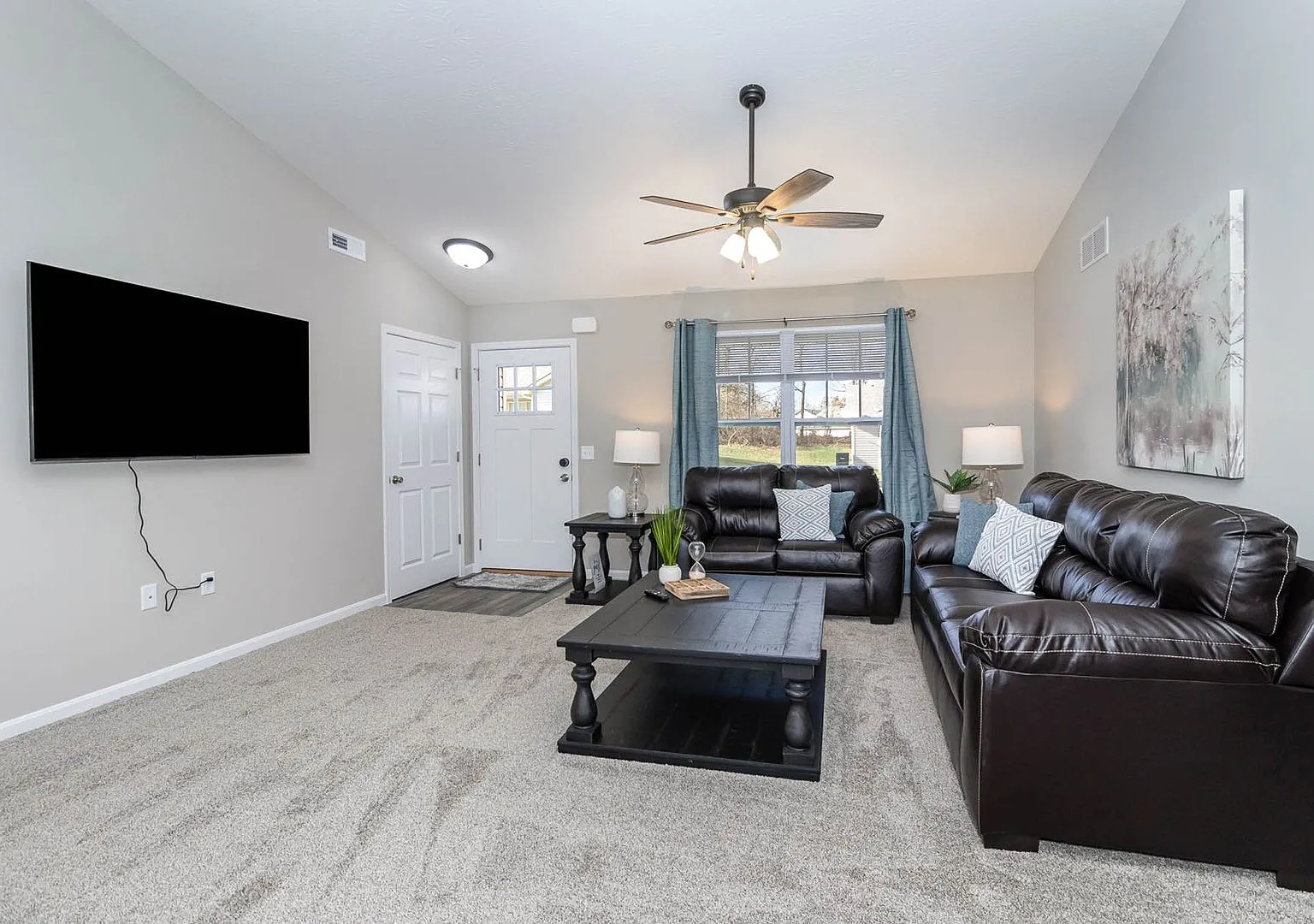 Fully Furnished Short-term rental Includes internet, cable, washer, dryer, etc — Photo 4