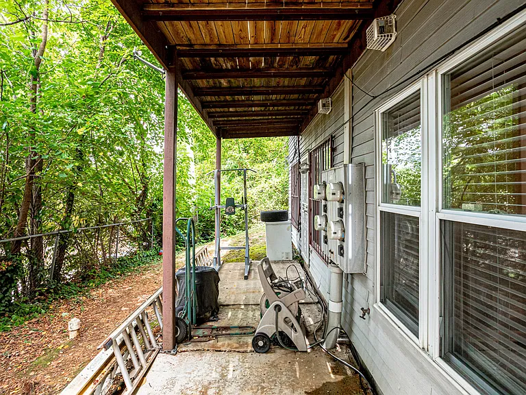 2684 Bowen Rd SE — Photo 12