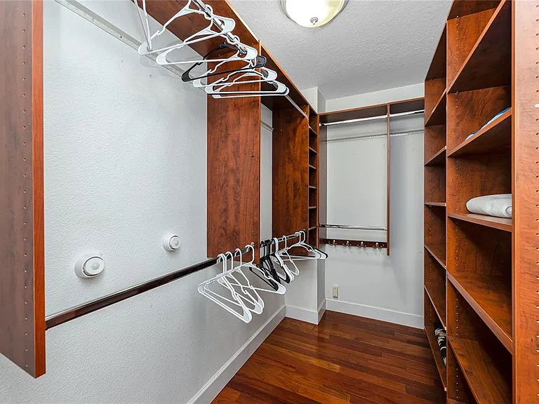 920 N Shore Dr NE — Photo 25