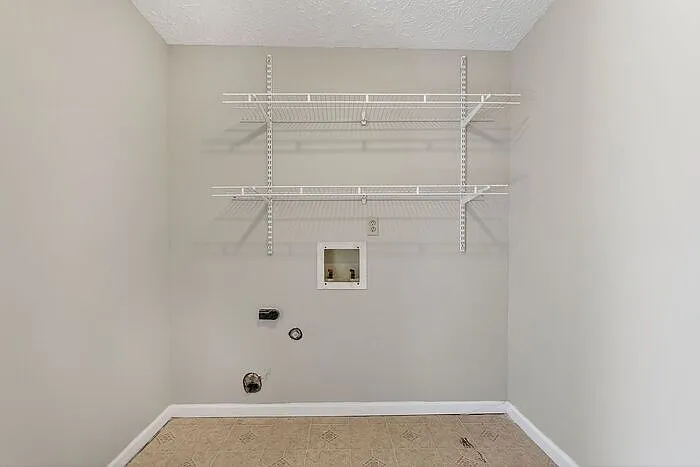 8134 Old Prairie Ct — Photo 11