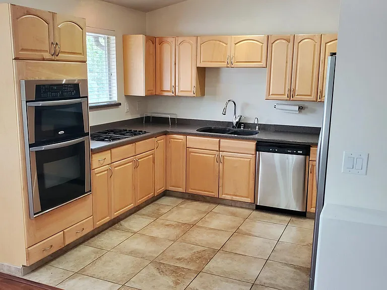 1090 N 75 W — Photo 3