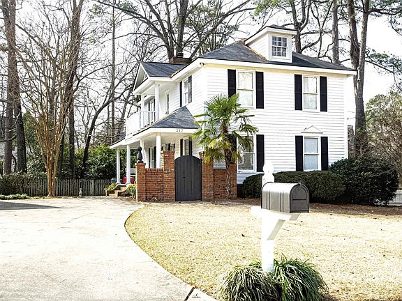 3rd image of 217 Rosebank Dr