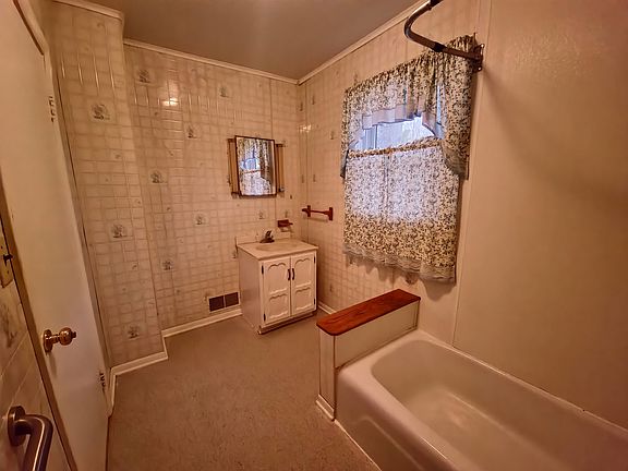 (4) Bathroom