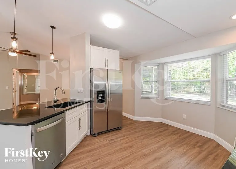 2213 SE 5th St — Photo 6