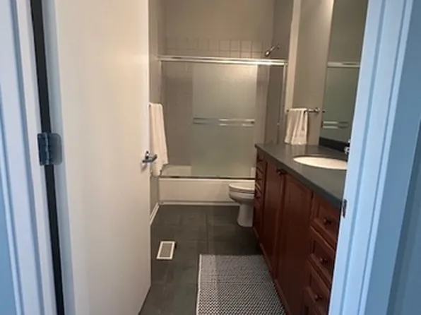 324 N Jefferson St APT 302, Chicago, IL 60661