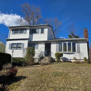 120 Glenwood Road, Glenwood Landing, NY, 11547